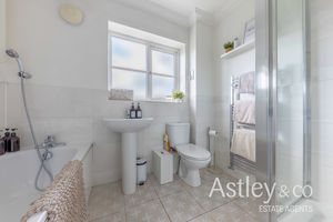 family bathroom- click for photo gallery
